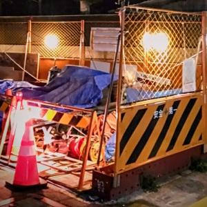 �H������