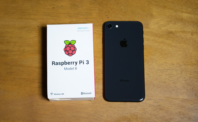 Raspberry PiiPhone8Ɠ炢̑傫