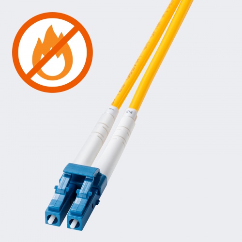 ��R��Eca�����̃P�[�u��