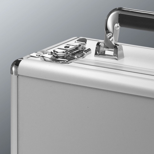 �P�[�X�{�̂ɃA���~�f�ނ��g�p