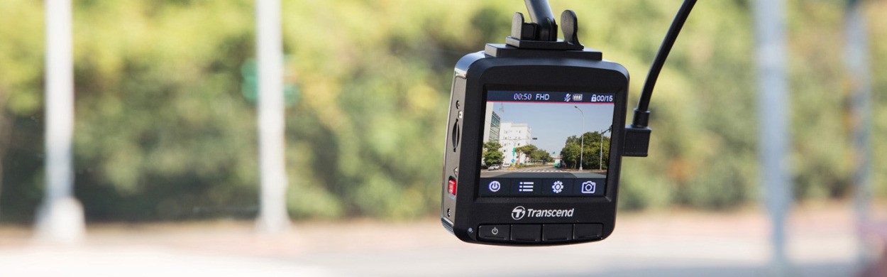 値下げ Transcend ドライブレコーダー DrivePro 220 Wi-Fi対応