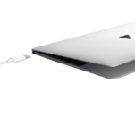 2015年モデル　MacBookを接続