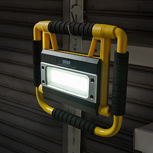 屋外で使える防水LED投光器 詳細写真1